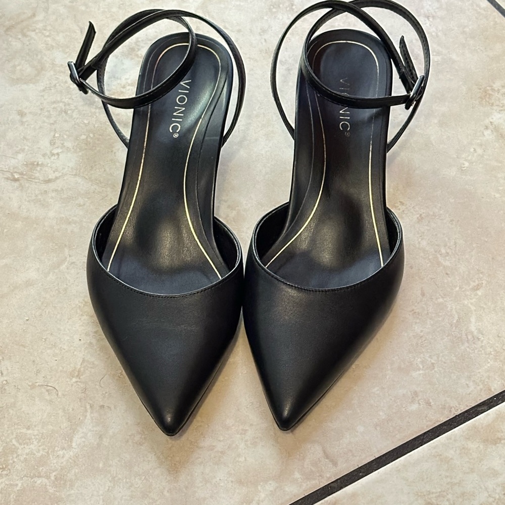Pointed toe kitten heels